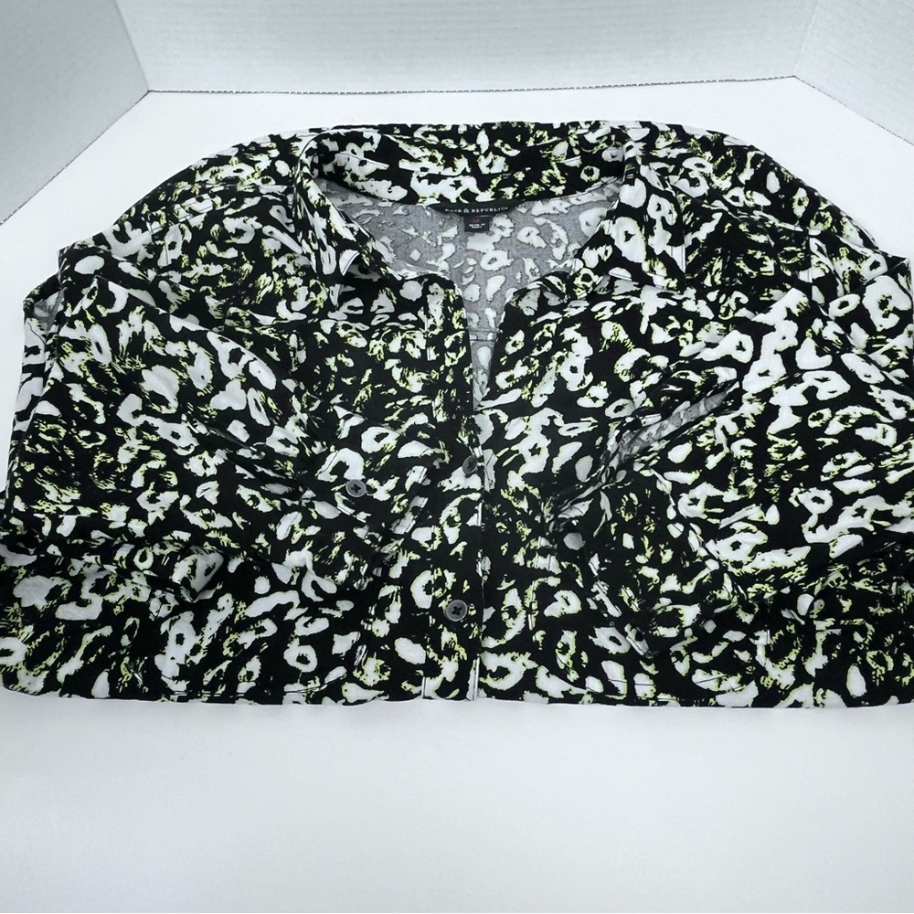 Rock & Republic Women's Button Down Blouse in Neon Animal Print Size M; Colorful - Picture 5 of 12